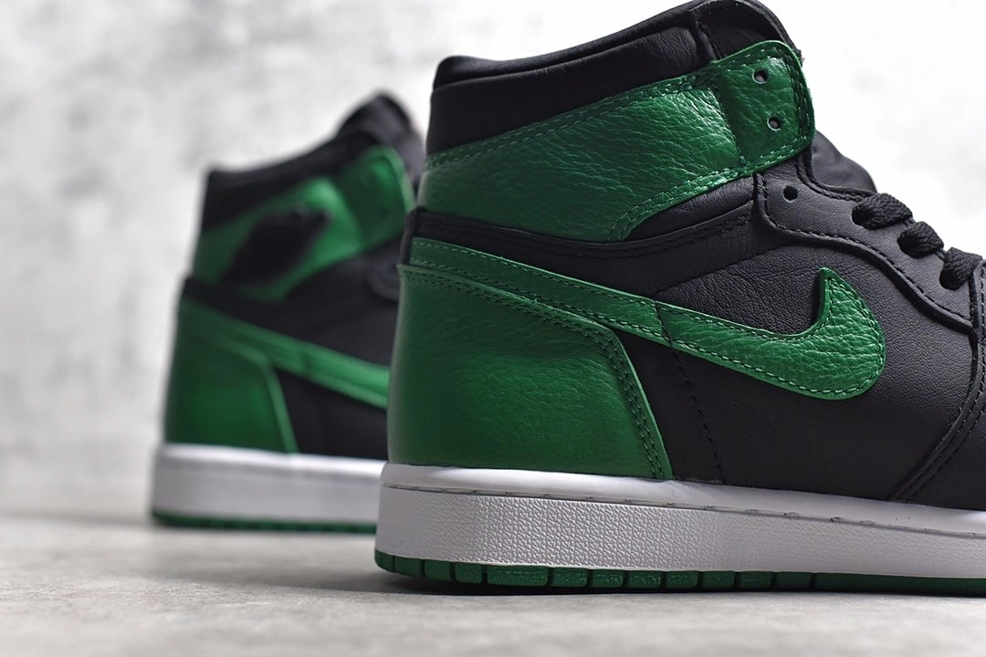 Air Jordan 1 Retro High OG “ Pine Green”