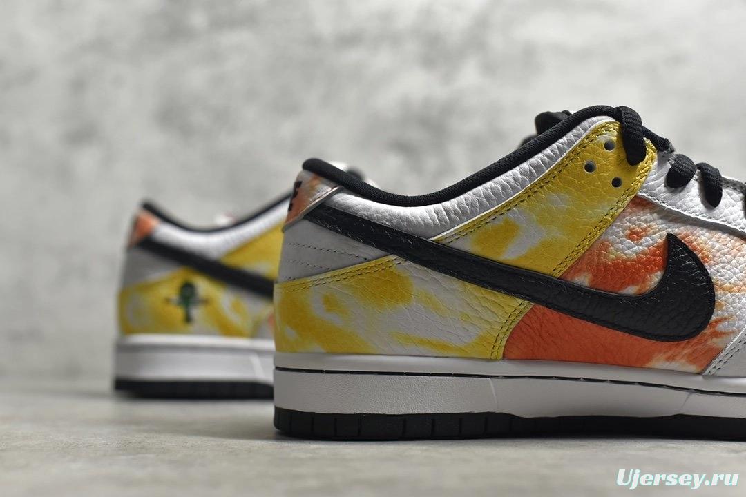 NK SB Dunk Low Pro QS Roswell Raygun