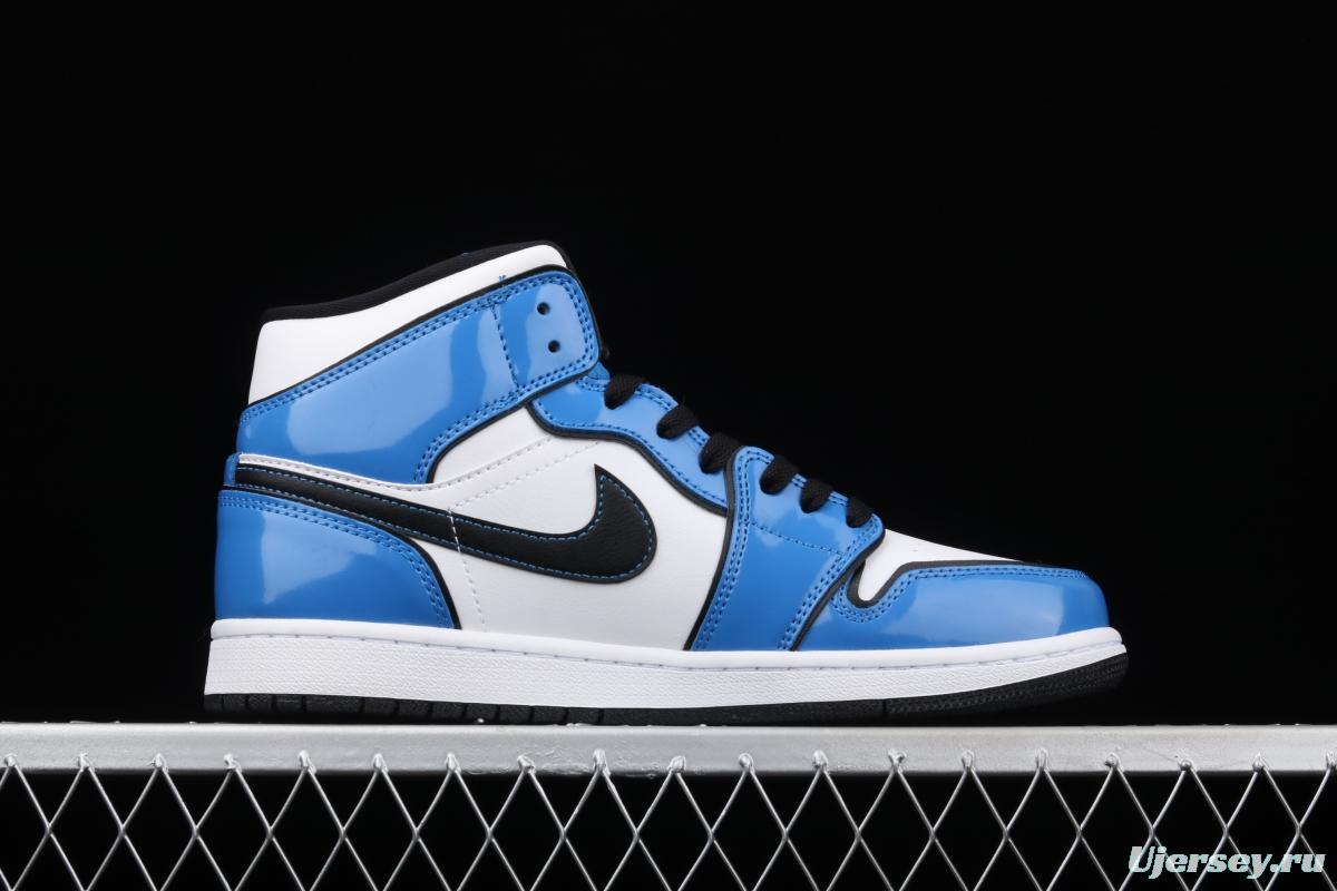 Air Jordan 1 Mid varnished leather white blue two-dimensional small lightning Zhongbang basketball shoes DD6834-402