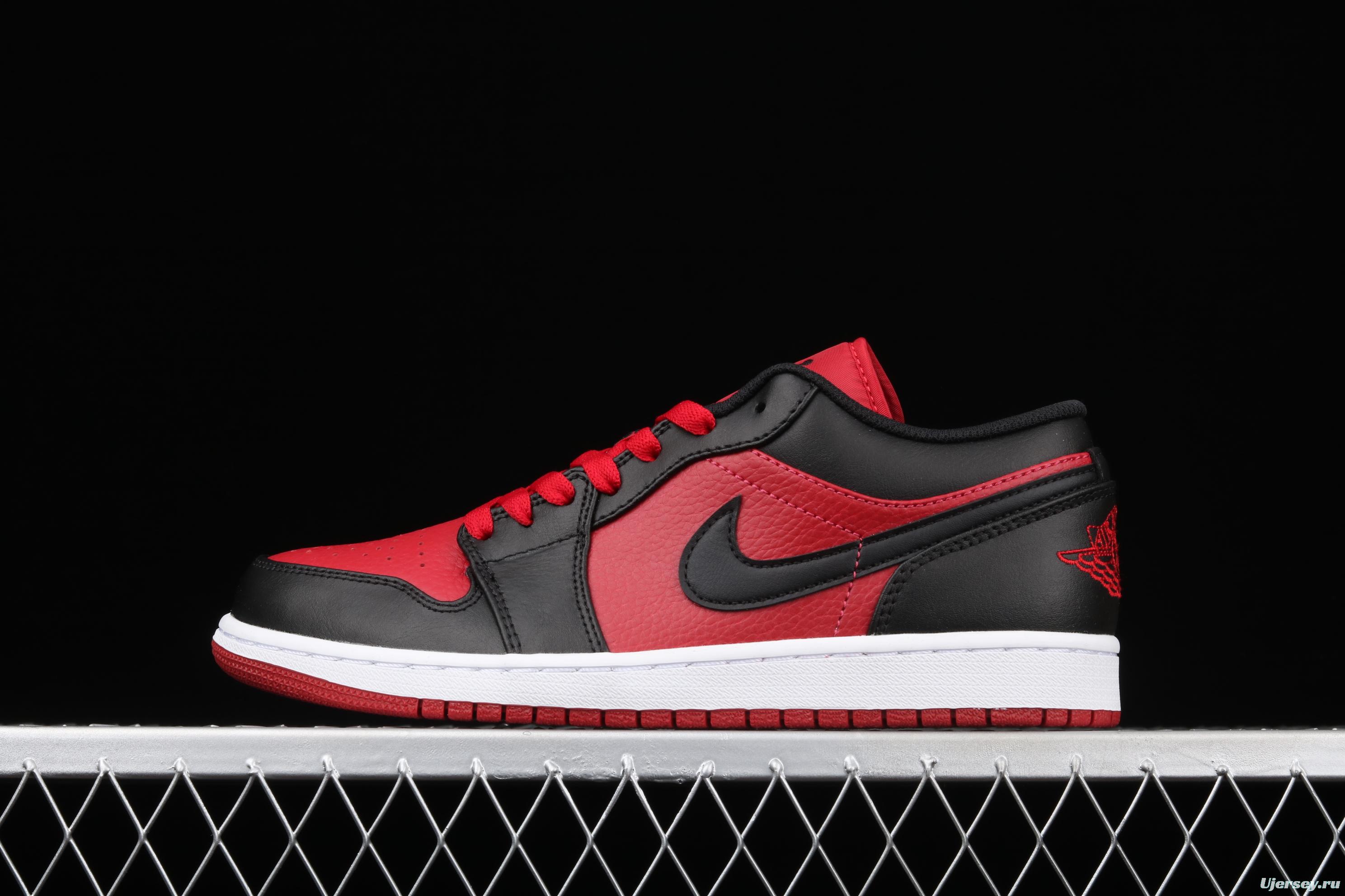 Air Jordan 1 Low forbids wearing low-top cultural basketball shoes 553558-610