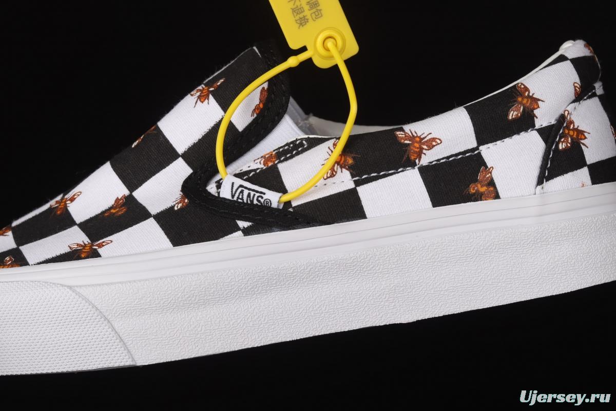 Vans Slip-On big black and white checkerboard small bee printed low-top canvas shoes VN0A33TB9EH