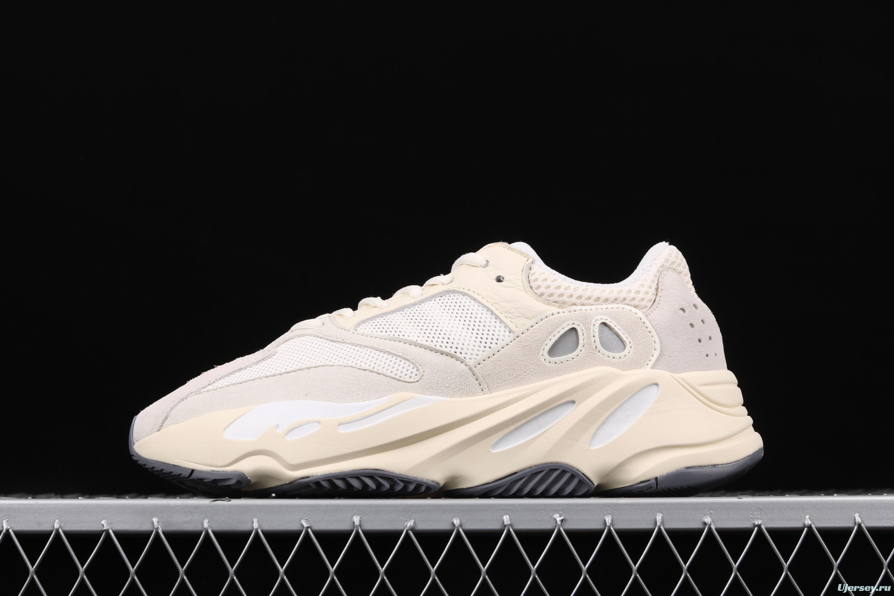 Adidas Yeezy Boost 700 Analog EG7596 Kanye coconut coconut 700yuan gray running shoes 3M reflective BASF explosion