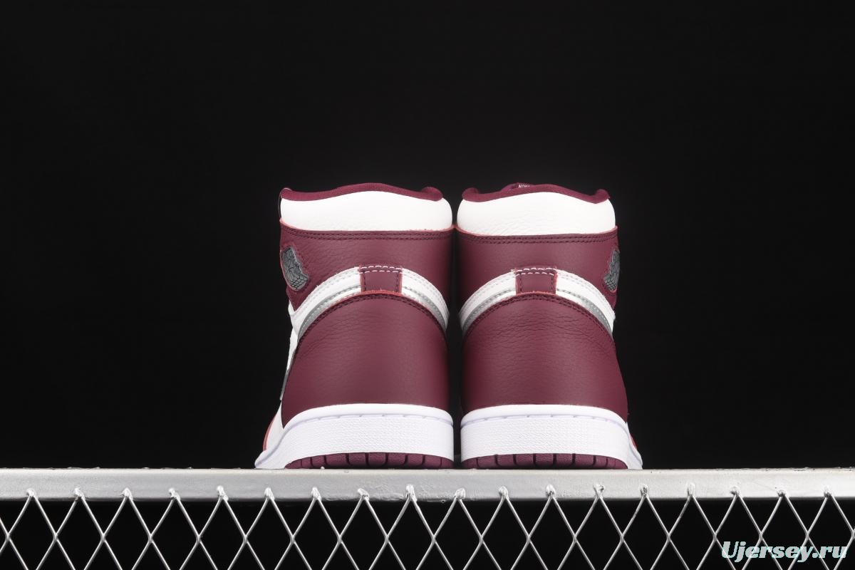 Air Jordan 1 Retro High OG Bordeaux Bordeaux burgundy high top basketball shoes 555088-611
