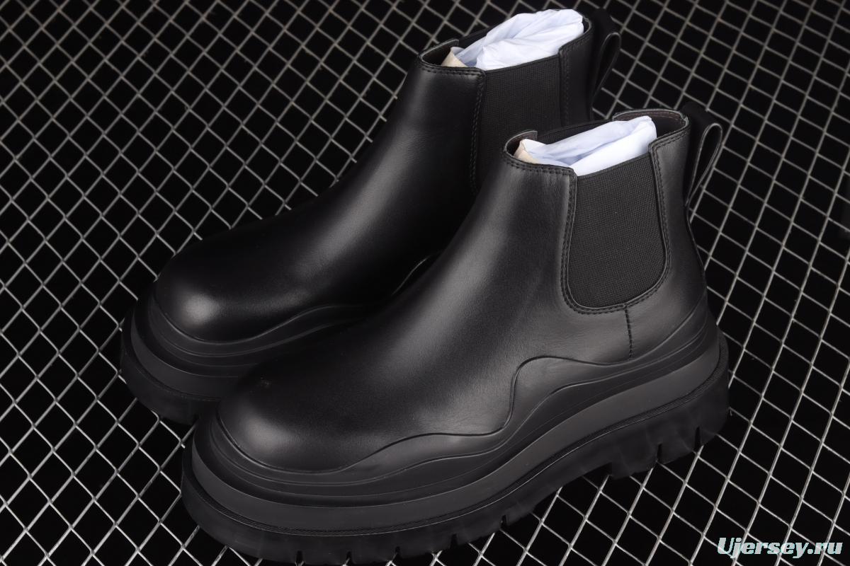 Casual leather boots in Bottega Veneta
