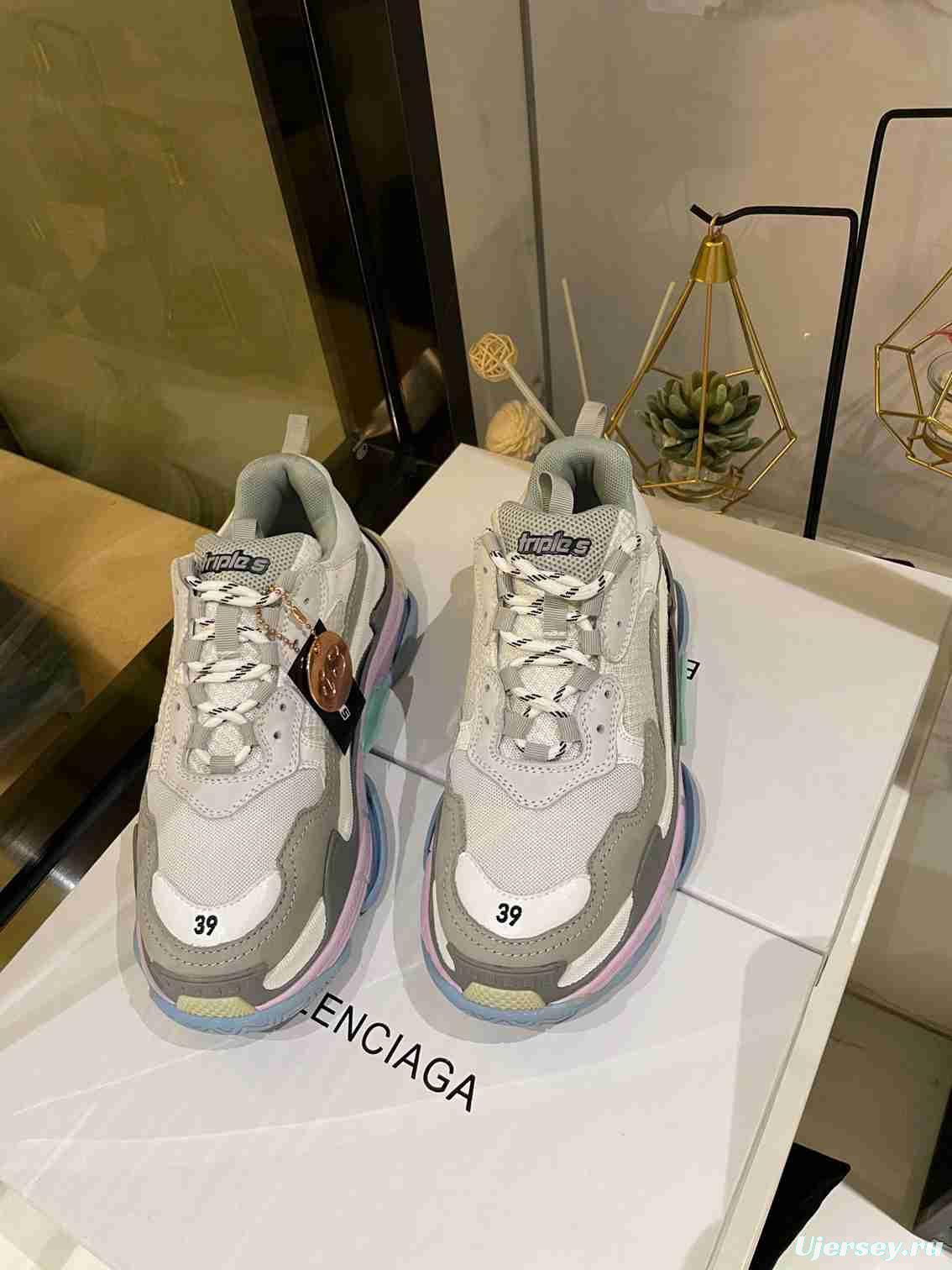 Men/Women Balenciaga Triple S Sneaker Grey Item Ab5580330