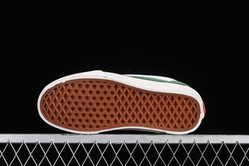 Vans Classics Knu Skool Retro Sneakers with Enlarged Toe and Thickened Trim - VN0009QCKGR