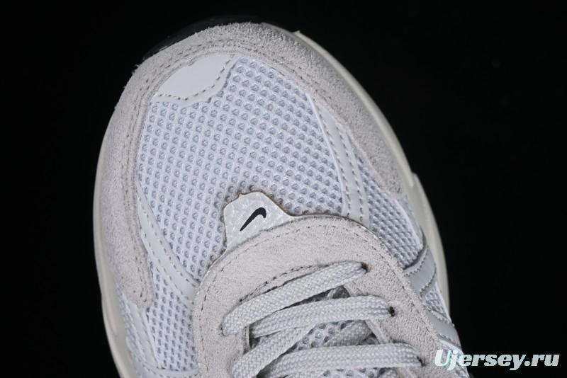 Nike Runtekk V2K Retro Low-Top Running Shoes with Cushlon Midsole and Distressed Effect - FN6703-002