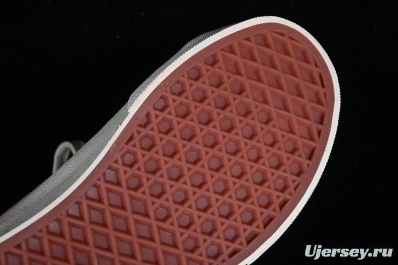 Vans Style 36 Low-Top Skate Shoes with Embroidered Details in Cream - VN000CRPGRN