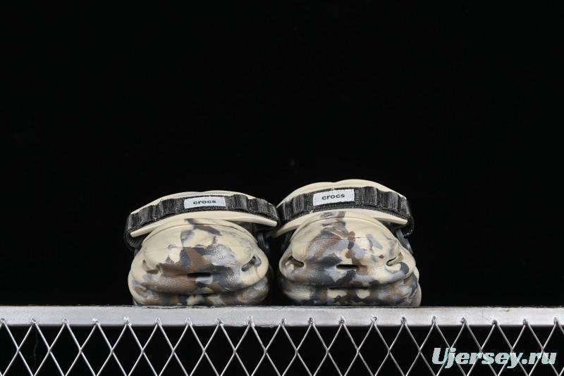 Crocs Classic Clog Slip-On Beach Sandals with Ventilation Holes - B.D4