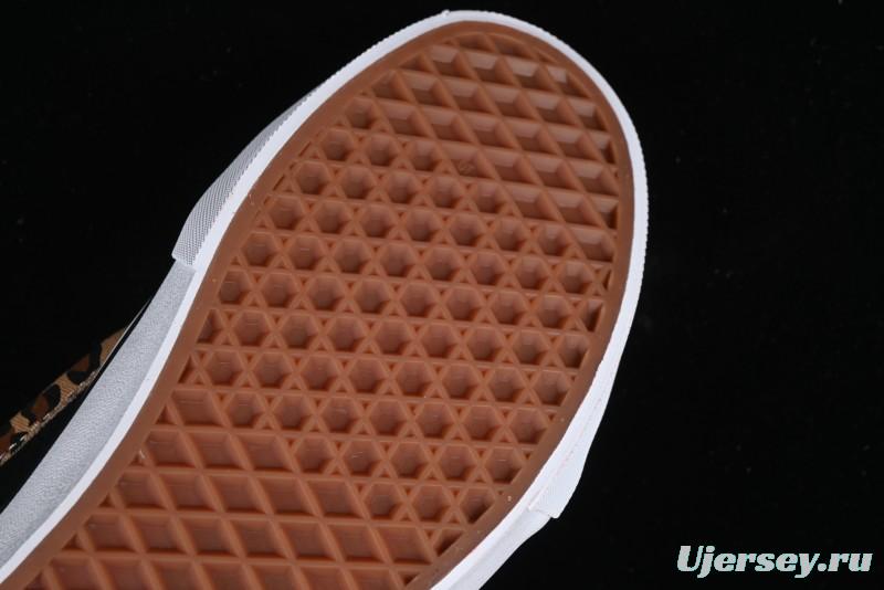 Vans Classics Knu Skool Sneakers with Leopard Print Logo in Black - VN000D2GBA2