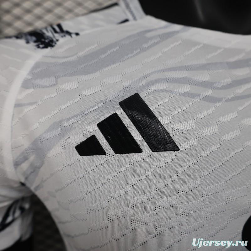 Player Version 25/26 Manchester United White with Marble Pattern and Snapdragon Sponsor Jersey