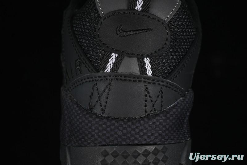 Nike Air Humara Retro Trail Running Shoes with 1990s Outdoor Style - 924464-001