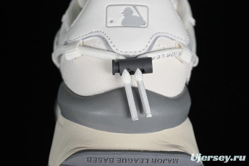 New York Yankees Chunky Runner Basic Lace-Up Lightweight Casual Sneakers - 3ASHCRR3N43WHS