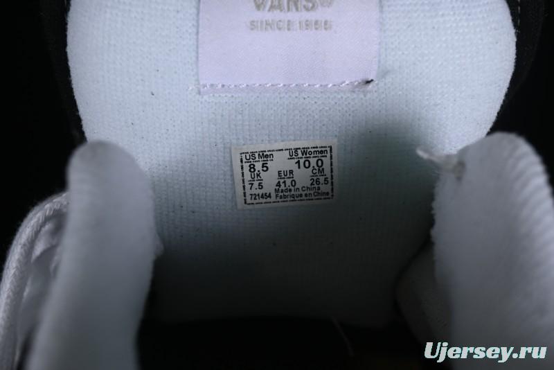 Vans Classics Knu Skool Retro Sneakers in Black & White - VN0AUAK375