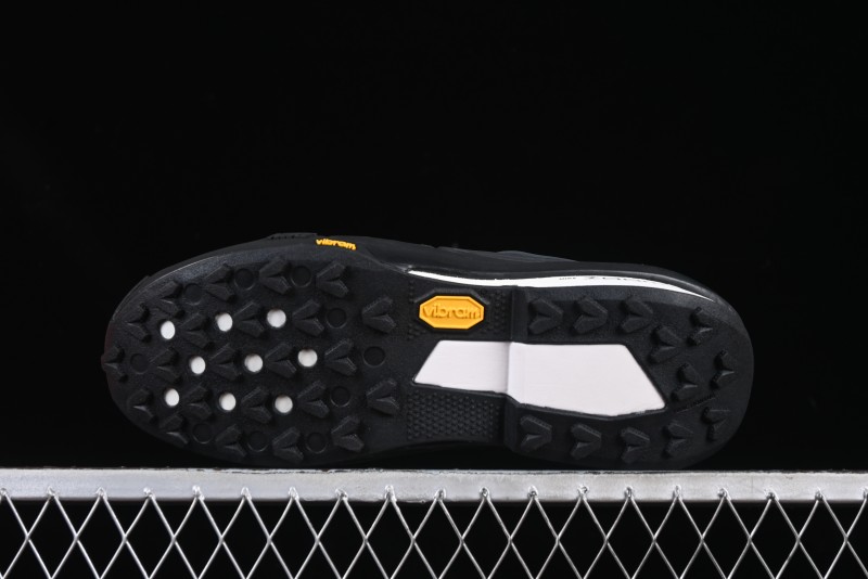 Nike Sacai Zegamadome SP Low-Top Lifestyle Sneakers with Functional Design - HQ8618-001