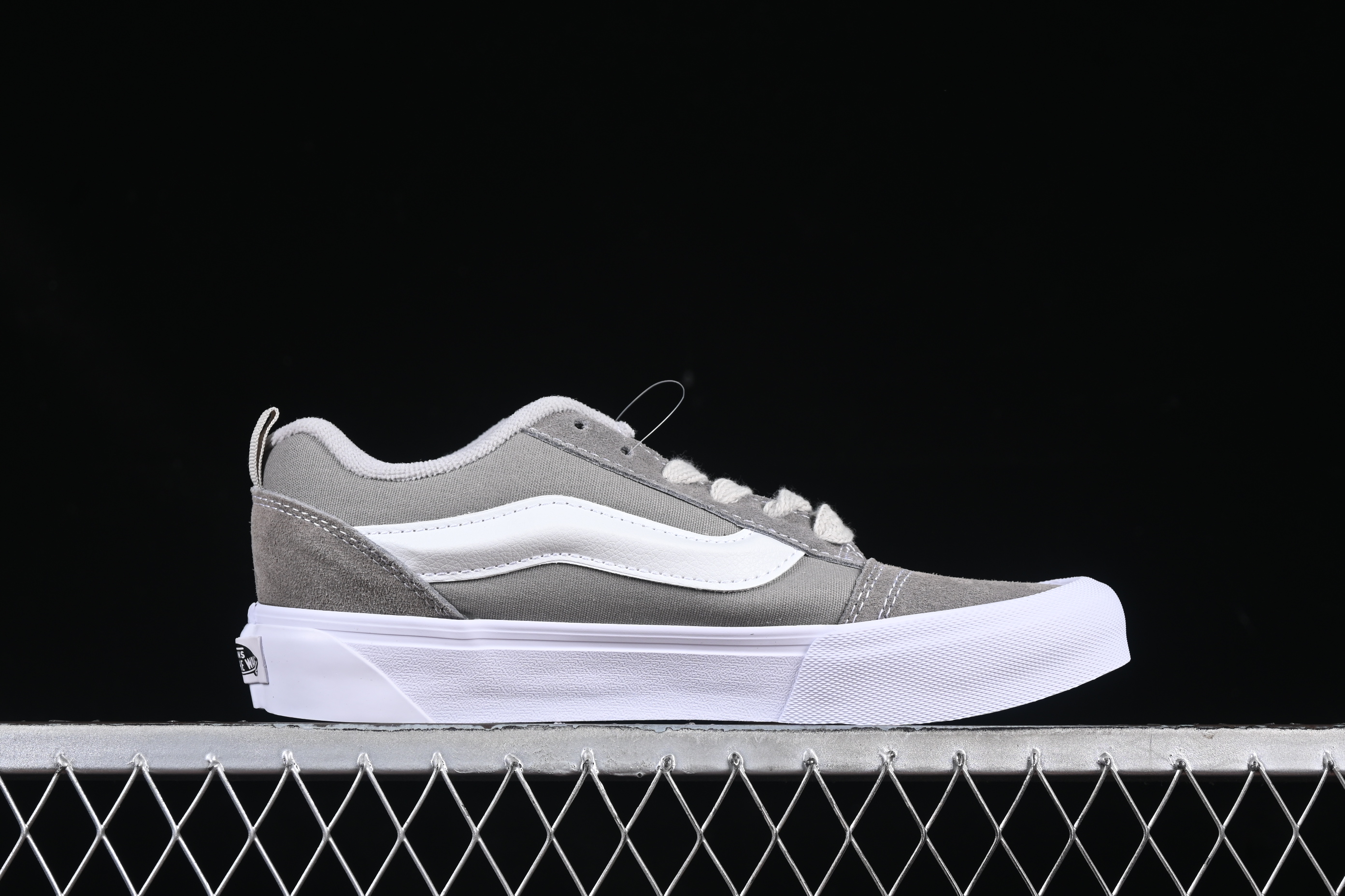 Vans Knu Skool Low-Top Retro Chunky Sneakers - VN000CS0BGG