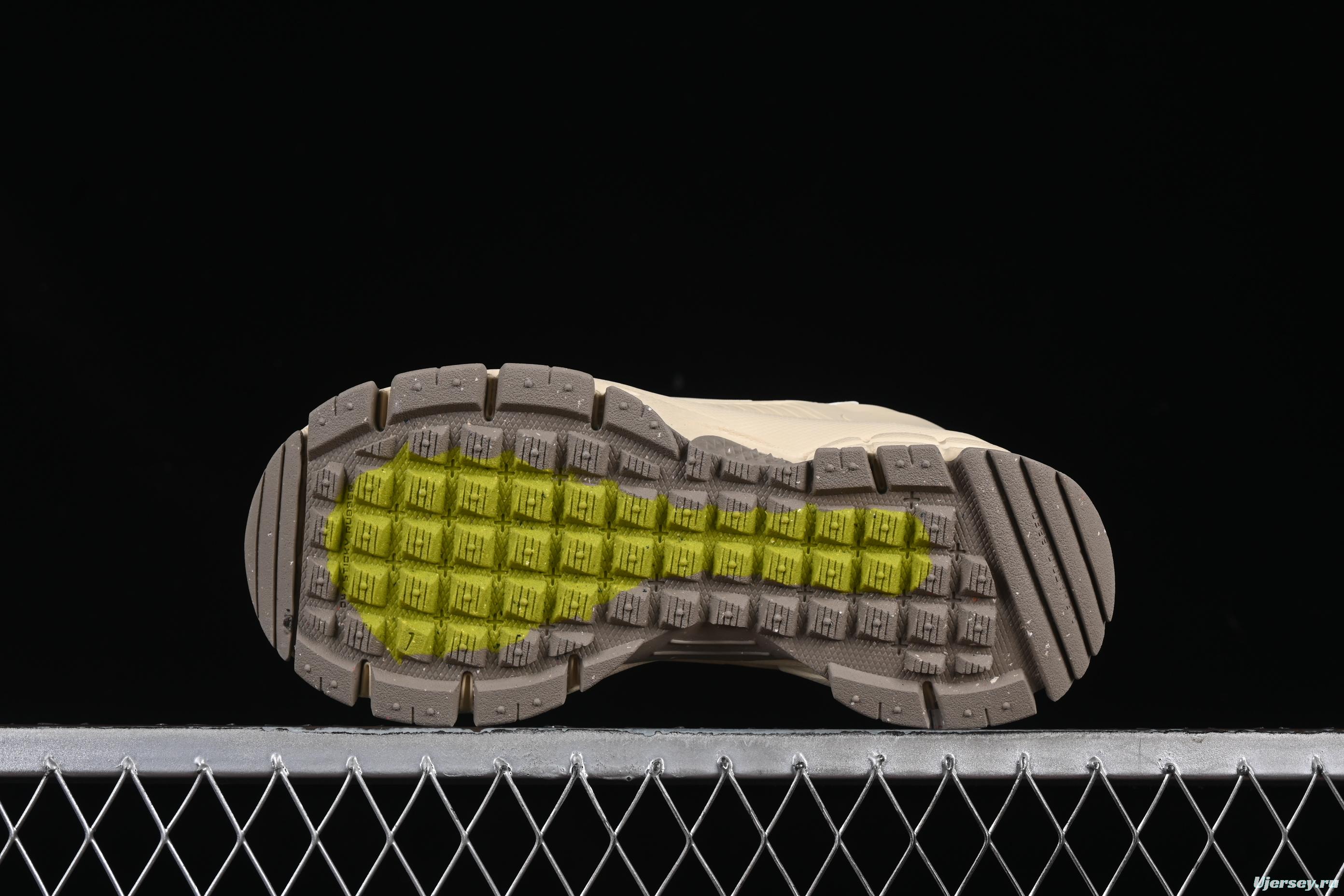 Nike Zoom Vomero 5 Retro Marathon Casual Running Shoes with Thick Sole and Height Increasing Design - FV2295-101