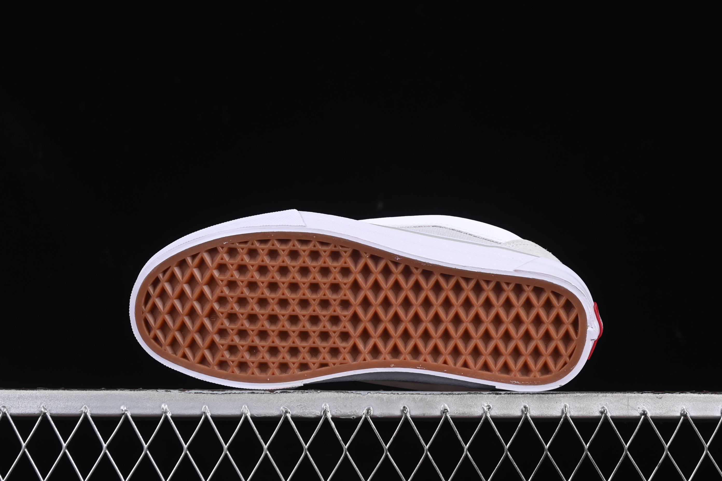 Vans Knu Skool Low-Top Retro Chunky Sneakers with Oversized Logo - VN000CRPBWD