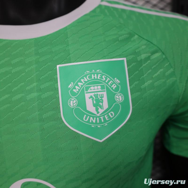 Player Version 25/26 Manchester United Green Goalkeeper Jersey