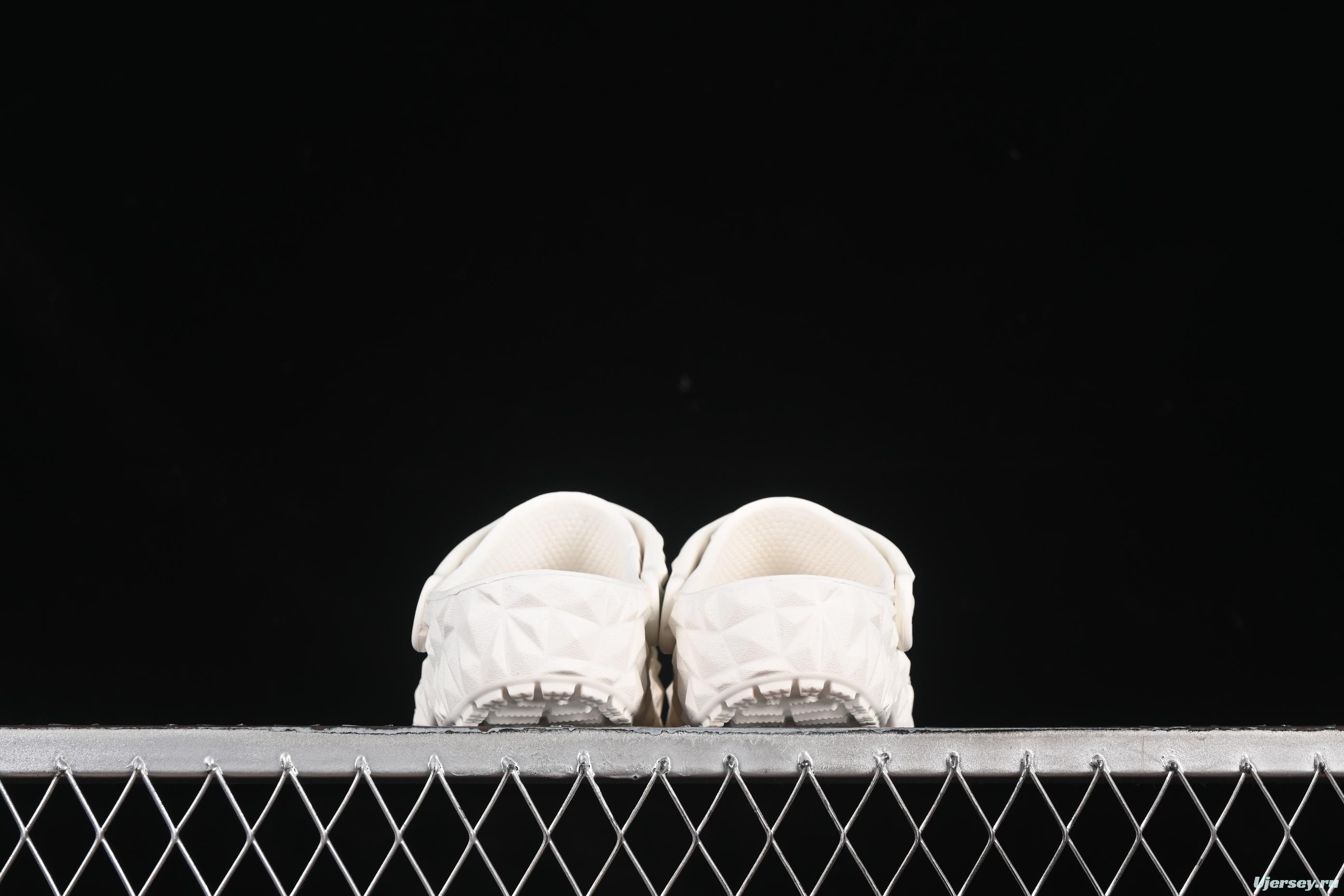 Crocs Classic Clog Kids Casual Slip-Resistant Lightweight Clogs with Ventilation Holes - B.D4