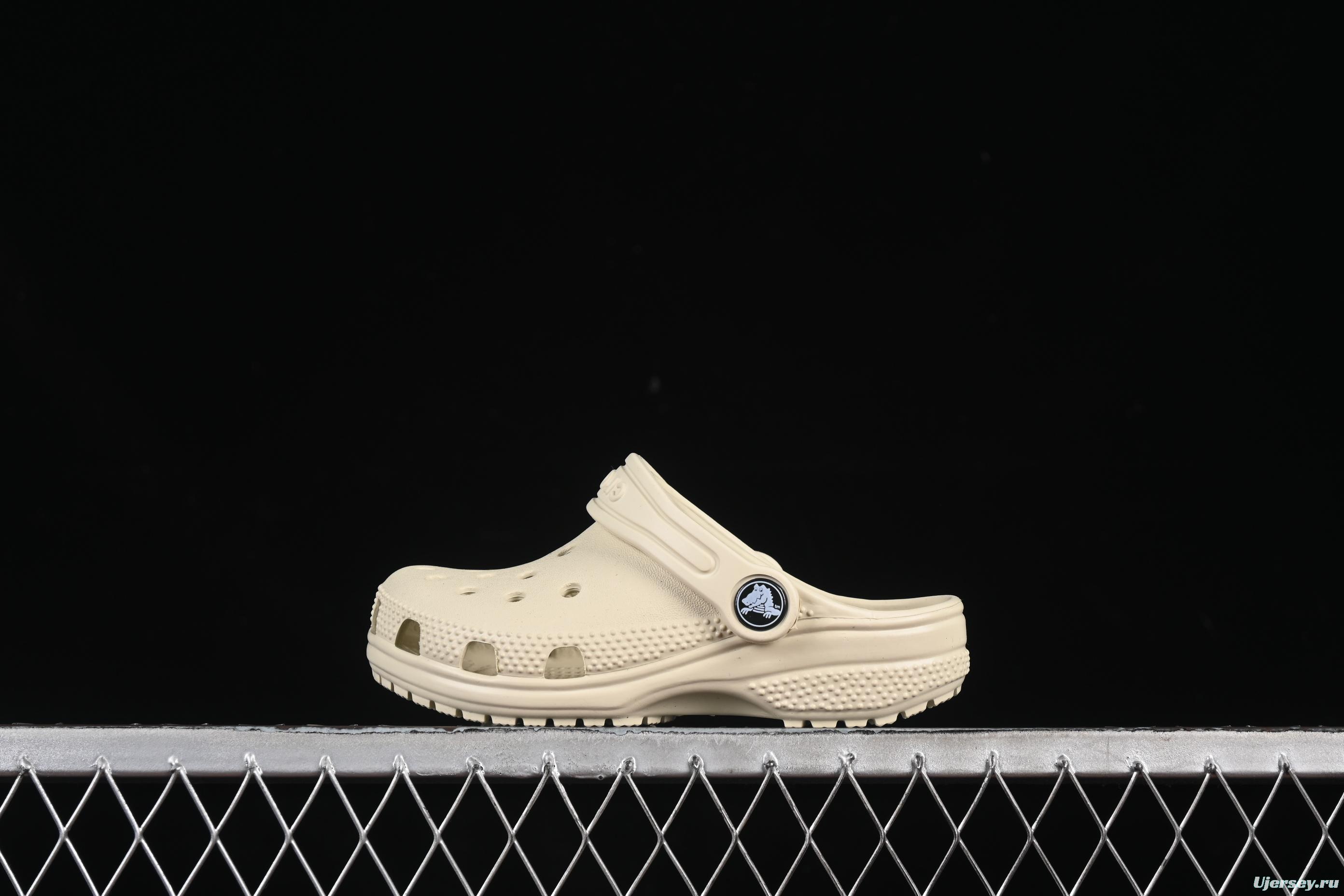 Crocs Classic Clog Kids Lightweight Slip-Resistant Comfortable Sandals - B.D4