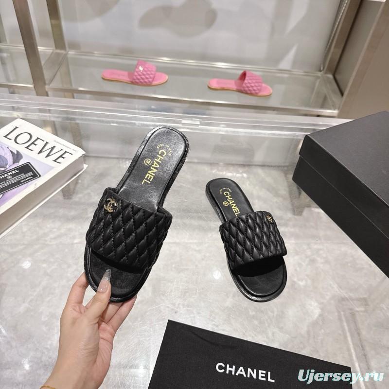 2025 Slippers Chanel Black Quilted Leather Slippers