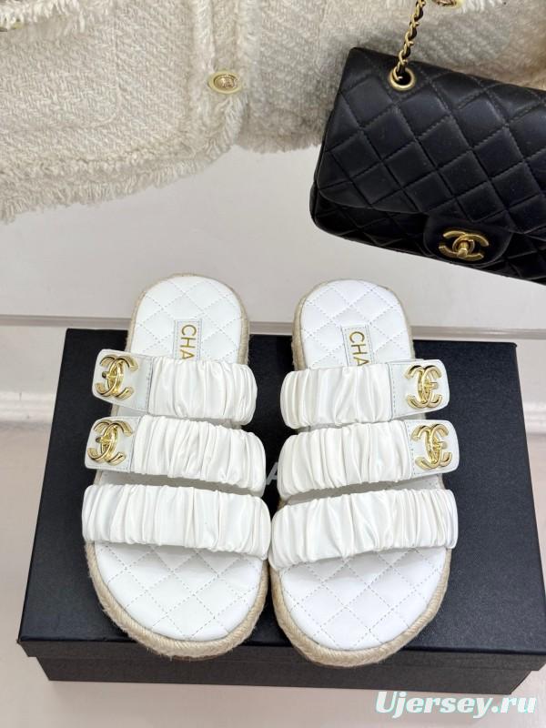 2025 Women Chanel White Leather Slippers KFY00230