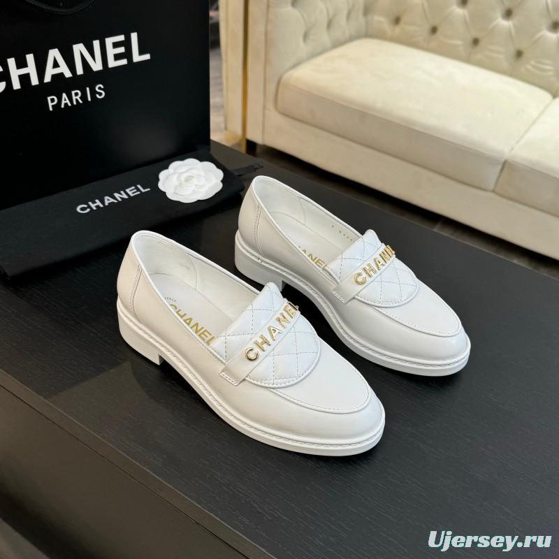2025 Women Chanel White Leather Loafers KFY00310