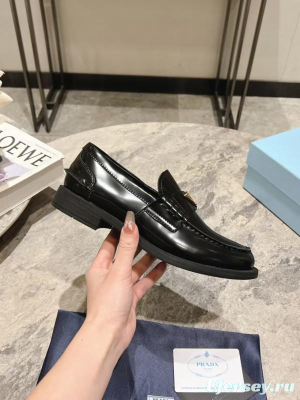 2025 Women Prada Black Leather Loafer KFY00270