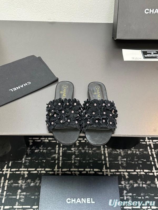2025 Women Chanel Black Leather Slides