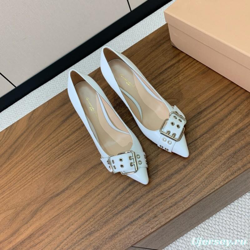 2025 Women Gianvito Rossi White Leather Buckle Pumps KFY00300