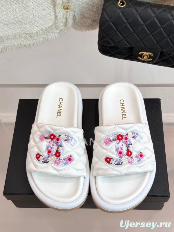 2025 Slippers Chanel White Leather Women Slippers KFY00260