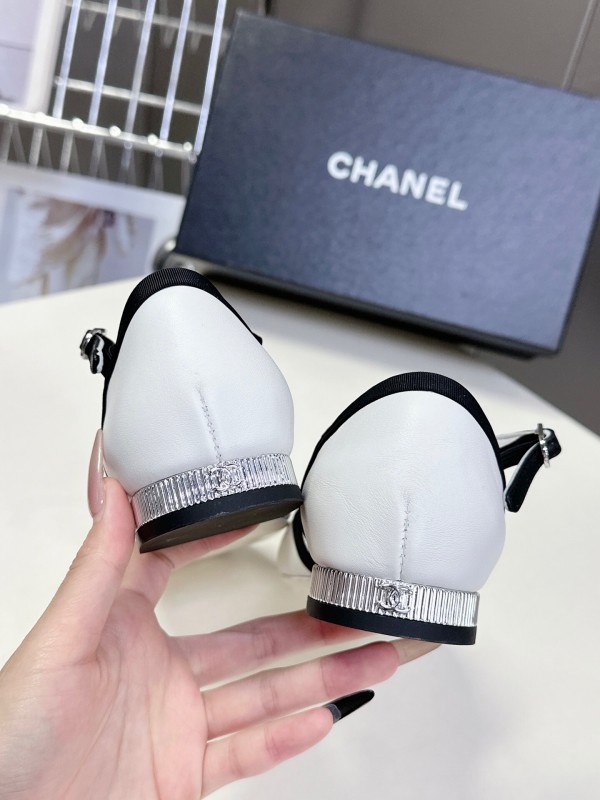 2025 Women Chanel White Black Leather Sandals