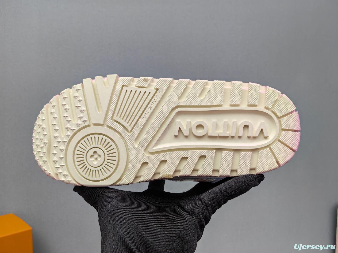 2025 Unisex Louis Vuitton Pink Grey Denim Sneakers KFY00510