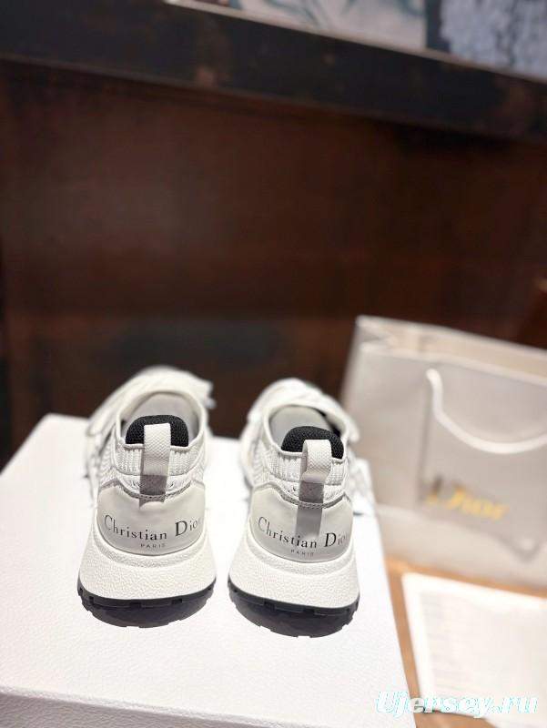 2025 Unisex Dior White Black Flyknit Sneakers LY00260