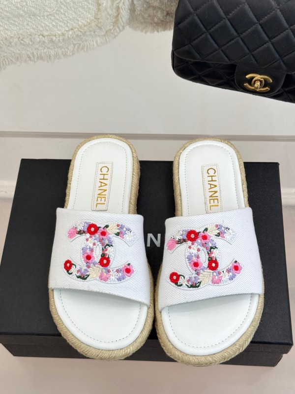 2025 Women Chanel White Embroidered Cotton Slippers KFY00230