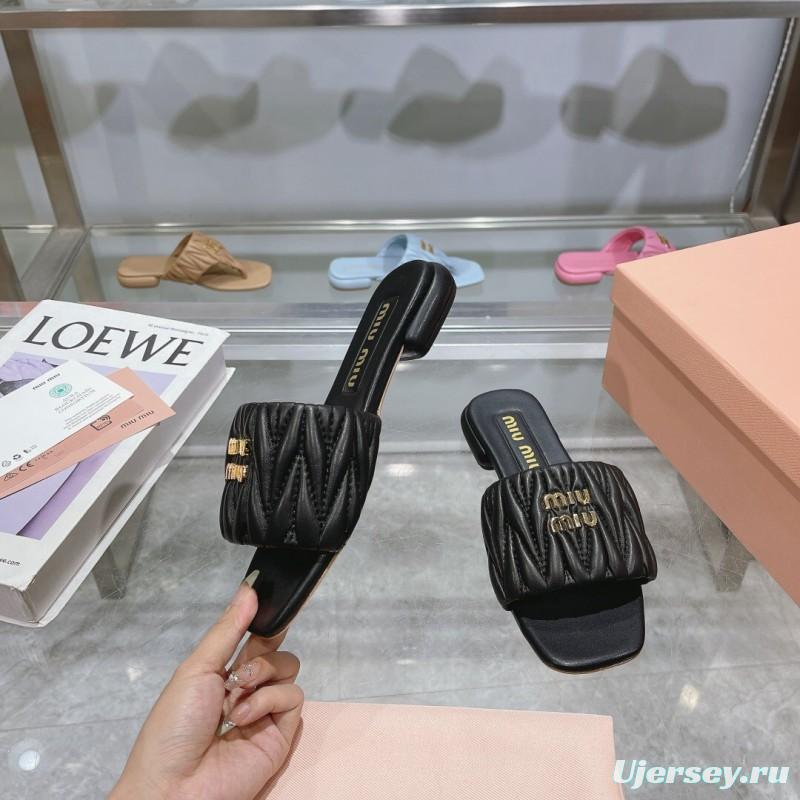 2025 Miumiu Black Leather Slippers KFY00240