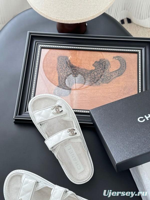 2025 Women Chanel White Leather Slippers LY00310