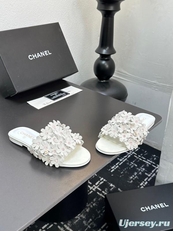 2025 Women Chanel White Leather Slippers
