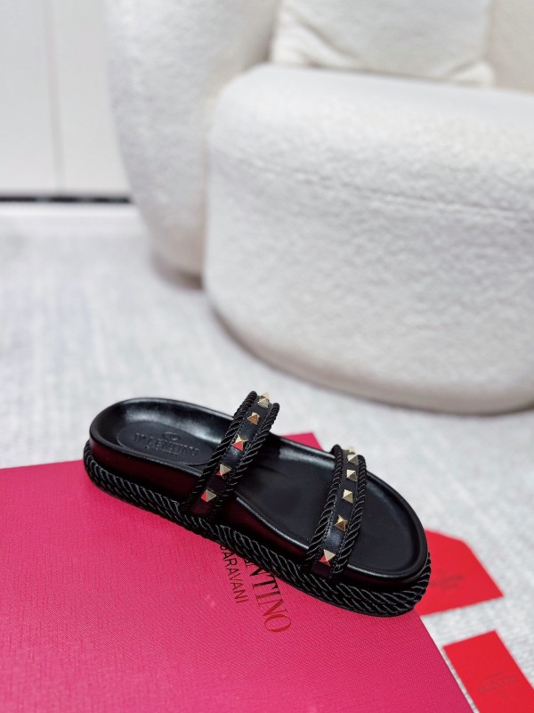 2025 Women Valentino Black Leather Slippers Studded LY00250