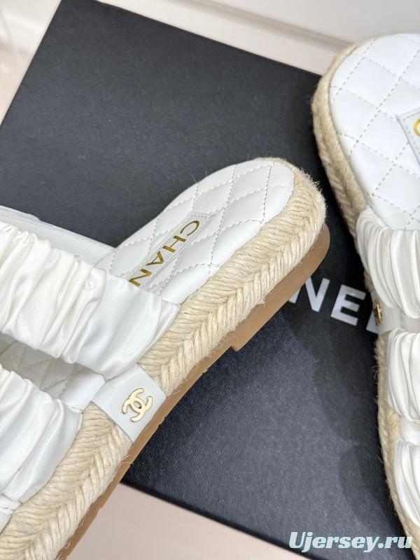 2025 Women Chanel White Leather Slippers KFY00230