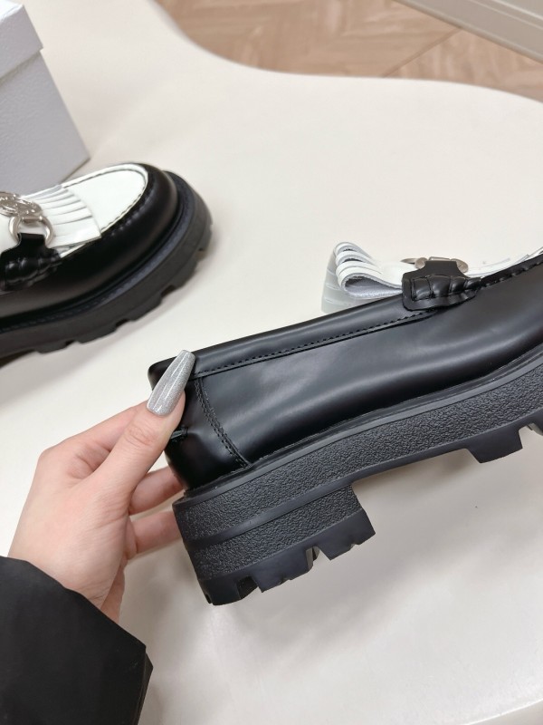 2025 Women Dior Black White Leather Loafers Metal Buckle KFY00350