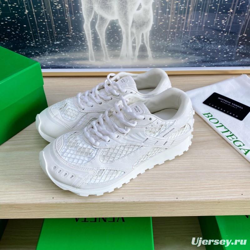 2025 Unisex Bottega Veneta White Lightweight Mesh Runner Sneakers LY00310