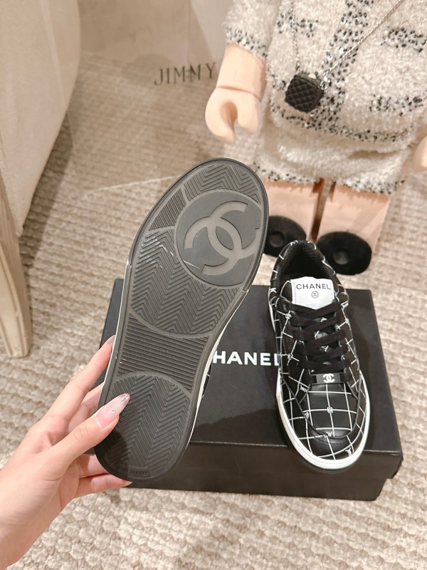 2025 Women Chanel Black White Leather Sneakers