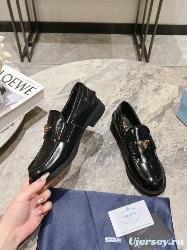 2025 Women Prada Black Leather Loafer KFY00270