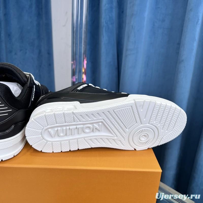 2025 Men Louis Vuitton Black White Leather LV Trainer