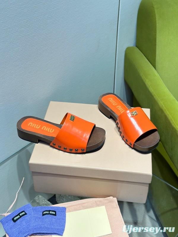 2025 Women Miumiu Orange Patent Leather Slippers
