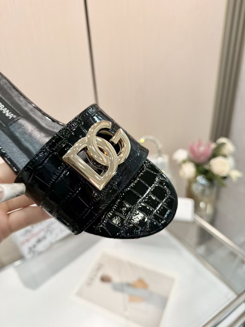 2025 Women Dolce & Gabbana Black Leather Slide Sandals LY00190
