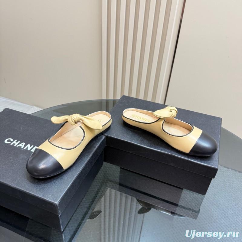 2025 Women Chanel Beige Black Leather Slippers KFY00270