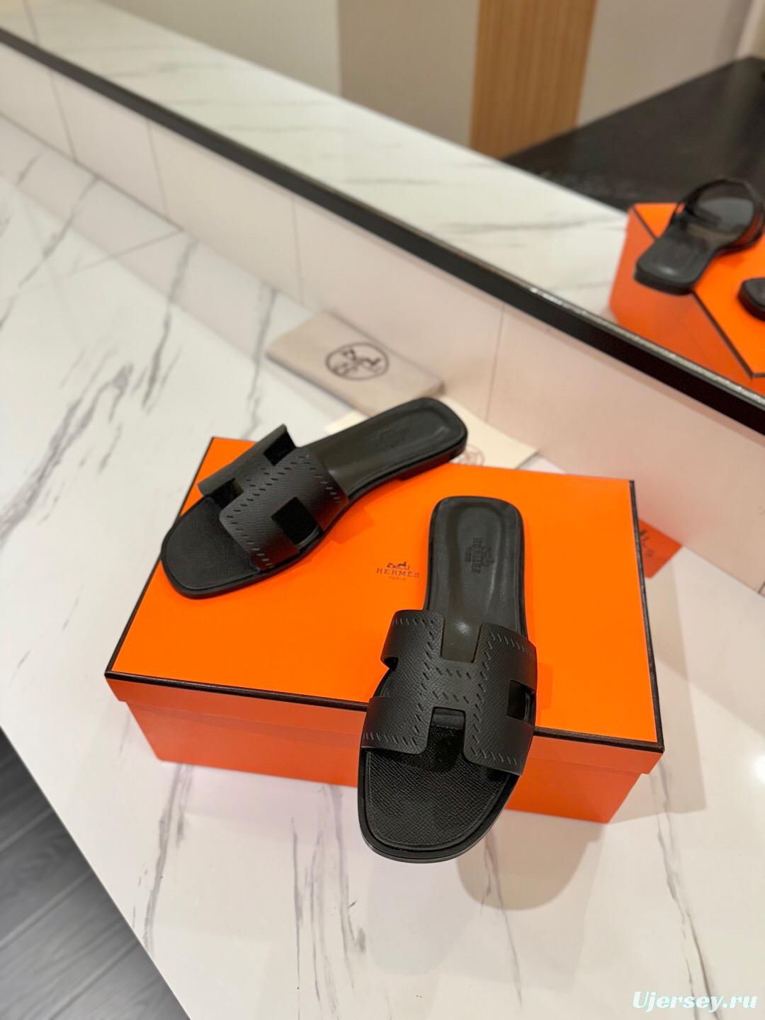 2025 Women Hermès Black Leather Slippers